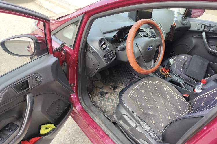 Used Ford Fiesta 2013 Hatchback 1.5L Manual Fashion Edition
