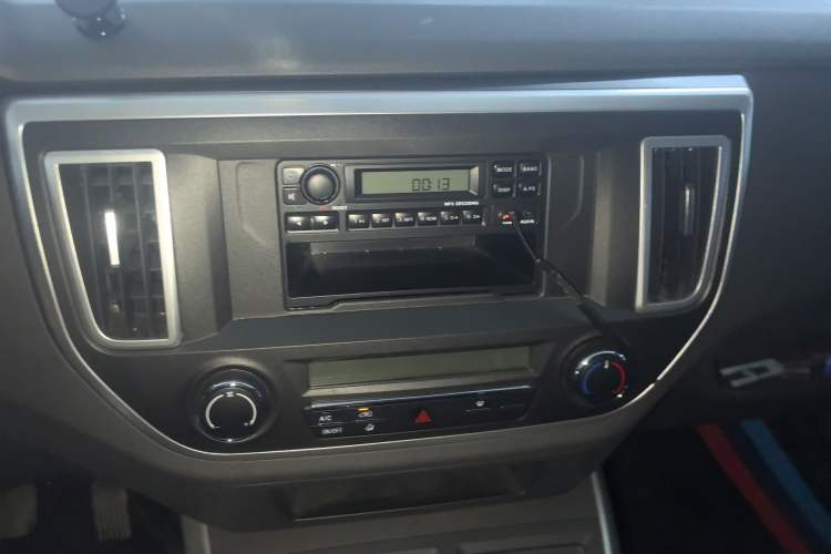 Used Foton Scenic G5 2023 2.0L Gasoline Commercial Version Open-Window 5/6-Seater DAN20L
