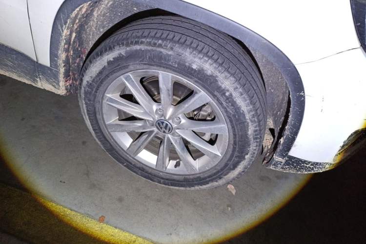 Used Volkswagen Tiguan L 2017 300TSI Automatic Two-Wheel Drive Silk Road Luxury Edition
