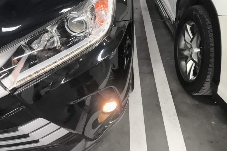 Used Toyota Highlander 2018 2.0T Four-Wheel Drive Luxury Version 7 Seats China VI Standard Left Front Headlight