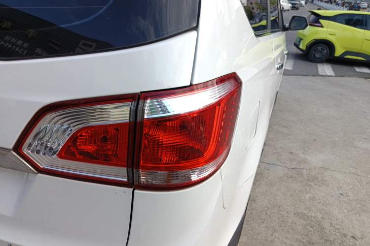 Used Baojun 730 2014 1.5L Manual Luxury Navigation ESP Version 7 Seats
