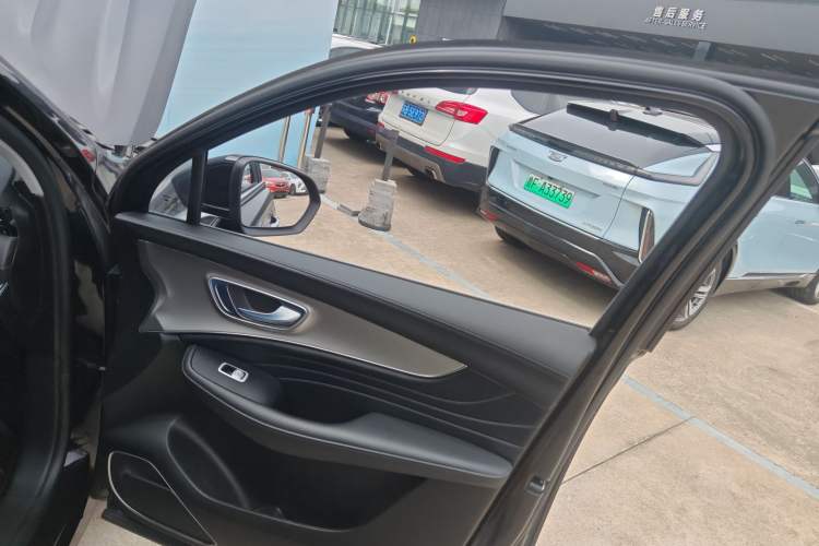 Used Roewe RX5 MAX 2019 300TGI Automatic Smart Cabin Luxury Edition