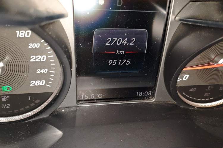 Used Mercedes-Benz GLC 2018 Facelift GLC 260 4MATIC Luxury Edition Odometer Close Up