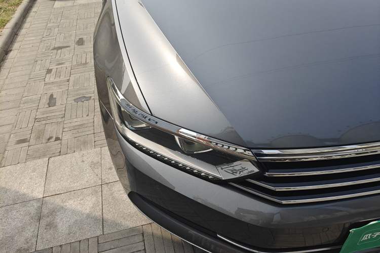 Used Volkswagen Magotan 2017 330TSI DSG Luxury Model Right Front Headlight