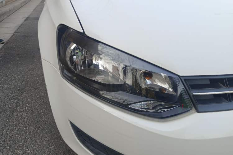 Used Volkswagen Polo 2011 1.4L Manual ZhiLe Edition Right Front Headlight