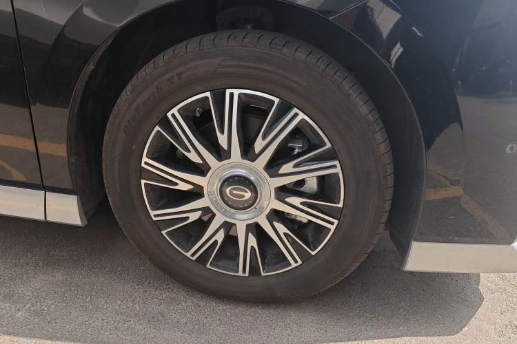 Used GAC Trumpchi Xiangwang M8 2026 Model Zongshi LiDAR Edition Right Front Wheel Hub