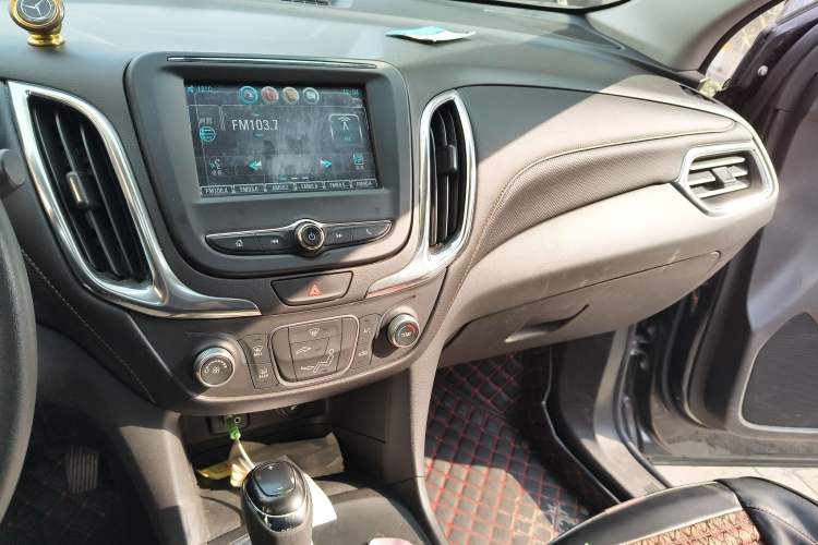 Used Chevrolet Equinox 2017 535T Automatic Lingjie Edition Audio And AC Panel