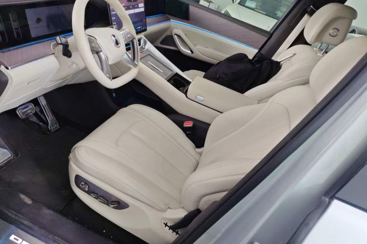 Used Denza N9 2025 Flagship Model Left Front Seat