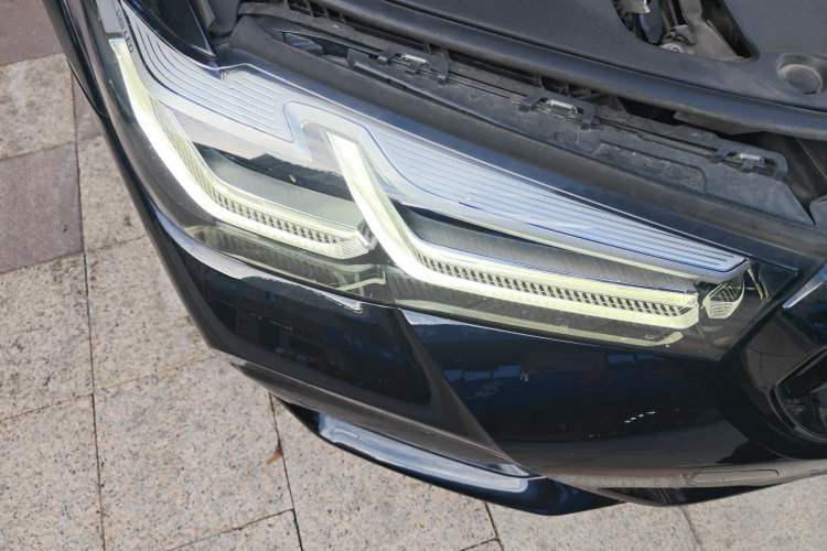 Used BMW 5 Series 2021 530Li Luxury Edition M Sport Package Right Front Headlight