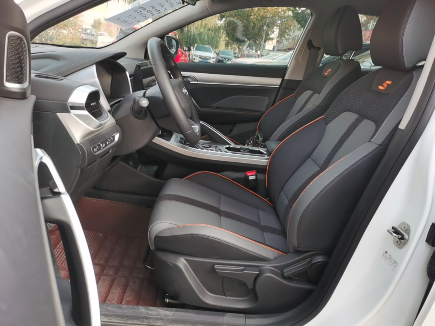Geely Auto Coolray 2024 1.5T DCT Longteng Edition — снимка 17