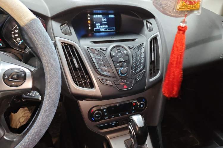 Used Ford Focus 2012 Sedan 1.6L Automatic Fashion Edition Audio And AC Panel