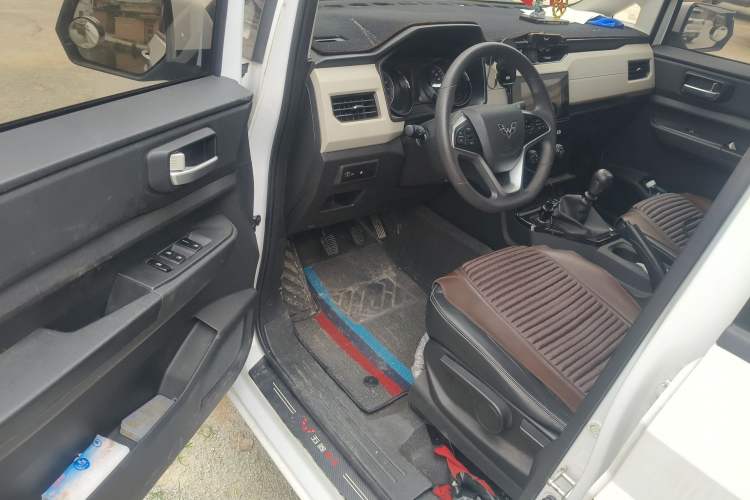 Used Wuling Hongguang PLUS 2020 1.5L Manual Comfort 7-Seater Driver Seat