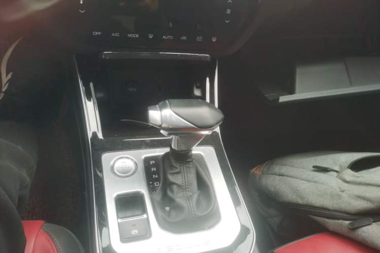 Used Dongfeng Aeolus Yixuan 2020 230T Automatic Xuanyao Track Edition Gear Lever