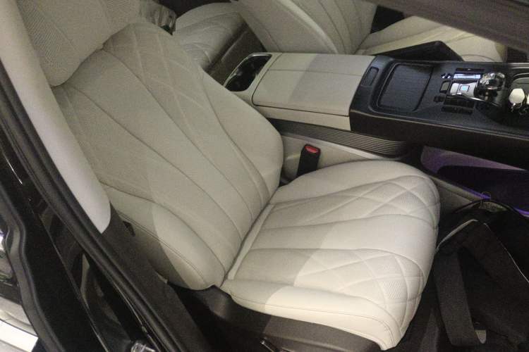 Used Denza D9 2025 DM-i Intelligent Drive 1020 Four-Wheel Drive Prestige Model