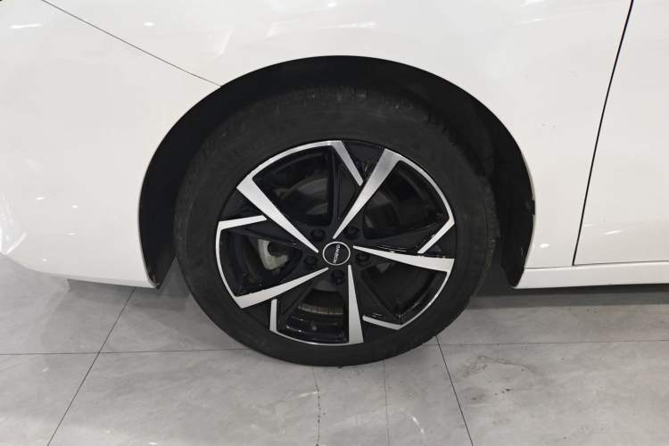 Used Roewe i5 2023 1.5L CVT Luxury Edition Left Front Wheel Hub