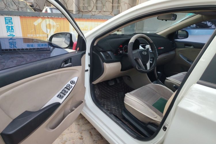 Used Hyundai Verna (older generation) 2016 1.4L Automatic Leading-Edge GLX Driver Seat