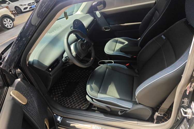 Used MINI Electric COOPER 2024 456km COOPER E Classic Edition