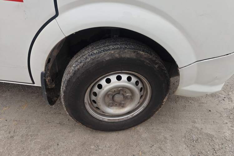 Used Dongfeng Yufeng 2021 2.3T Power King Front-Drive Logistics Van Long Wheelbase Mid-Roof 6–9 Seats China VI Standard M9T
