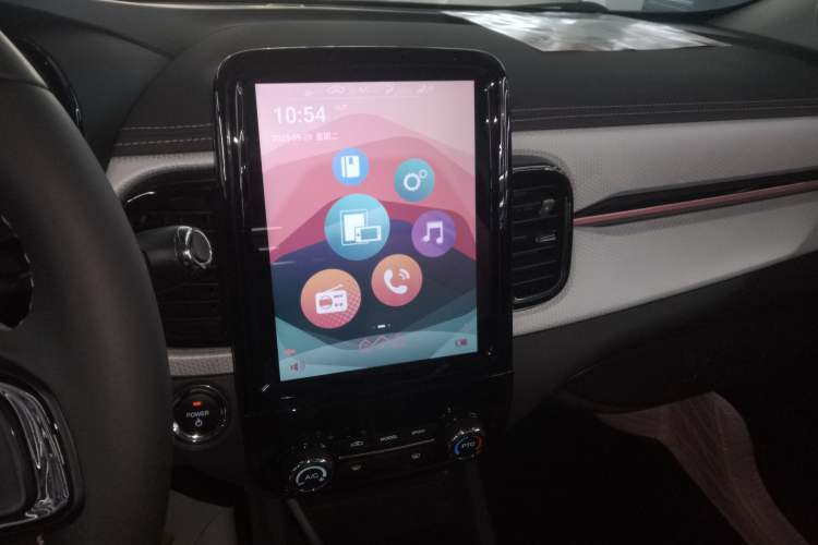 Used Chery New Energy Little Ant 2022 Sweet Pink Edition Half-Sugar Version Lithium Iron Phosphate 29.2 kWh 30 kW 301 km Audio And AC Panel