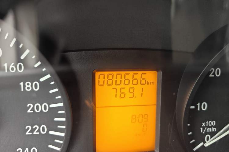 Used Mercedes-Benz Vito 2010 2.5L Business Edition
