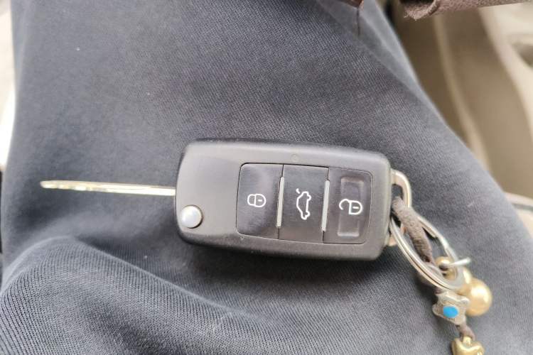 Used Nissan Livina 2013 1.6XE Manual Comfort Edition
