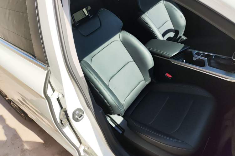 Used Geely Auto Emgrand 2026 Model 4th Generation 4 Millionth Anniversary Edition 1.5L CVT Feiyue Edition
