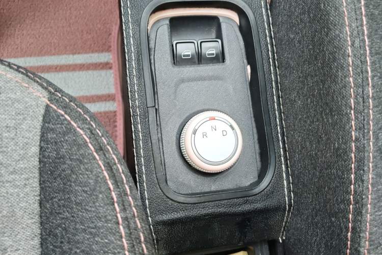 Used Chery QQ Ice Cream 2022 170km Sundae Phosphate Lithium-Ion Gear Lever