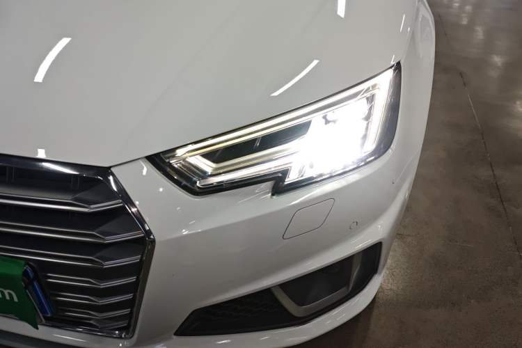 Used Audi A4L 2019 40 TFSI Fashion Edition China VI Emission Standard
