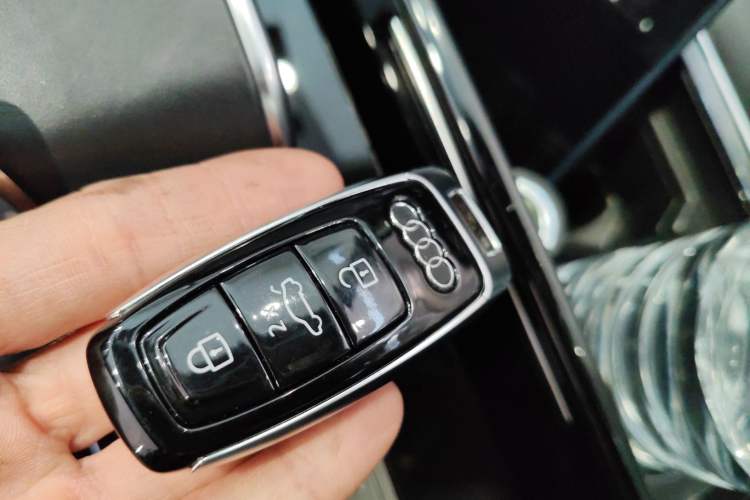 Used Audi Q7 2021 45 TFSI quattro S line Sport model
