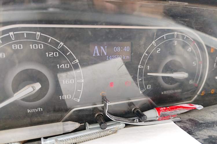 Used SAIC MAXUS Xintu V80 2019 2.5T Classic AMT Aoyuntong Facelifted Short-Wheelbase Mid-Roof 5/6-Seater