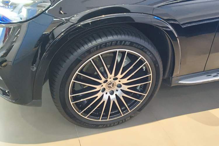 Used Mercedes-Benz GLC 2023 Facelifted GLC 300 L 4MATIC Luxury Version 5 Seats