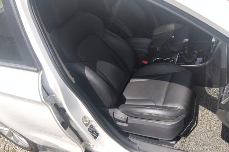 Used Haval H2 2016 Red Label 1.5T Manual Two-Wheel Drive Elite Model Right Front Seat