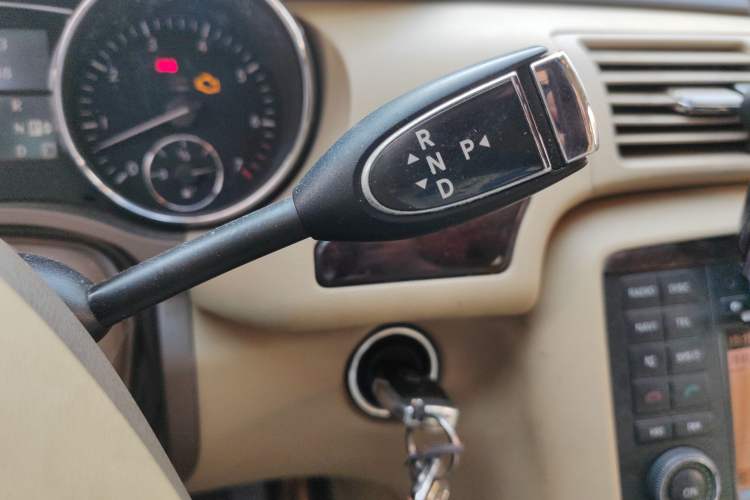 Used Mercedes-Benz R-Class 2009 R 300 L Luxury Model Gear Lever