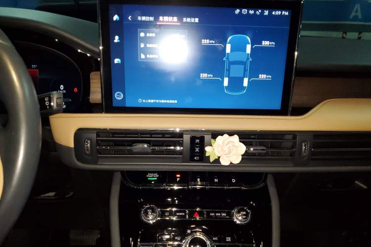 Used Lincoln Corsair 2022 2.0T Two-Wheel Drive Luxury Edition Audio And AC Panel