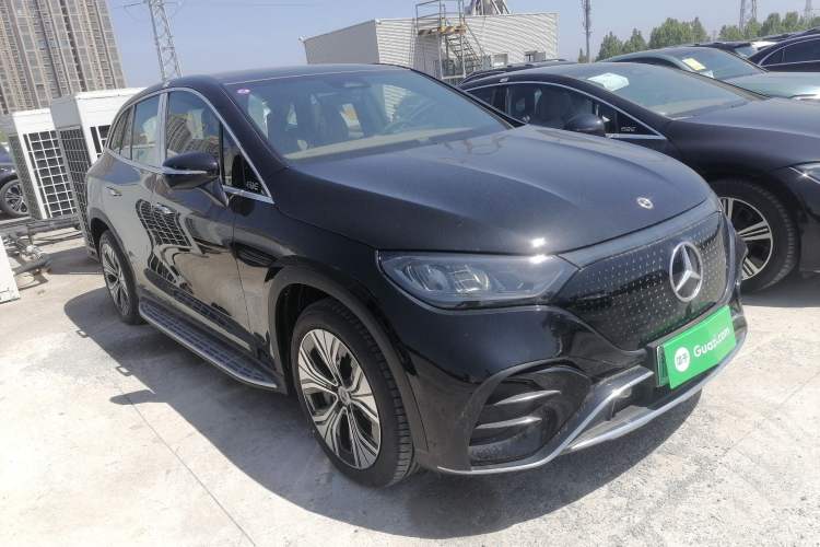 Used Mercedes-Benz EQE SUV 2024 500 4MATIC Pioneer Edition Front Right 45 Deg