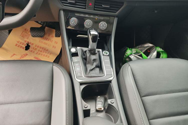 Used Volkswagen Sagitar 2022 280TSI DSG Flyover Edition Gear Lever