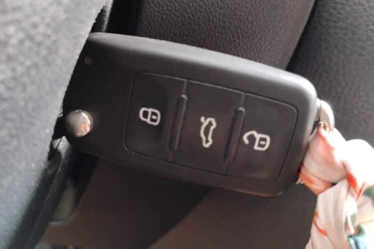 Used Volkswagen Sagitar 2015 1.6L Manual Comfort Model Vehicle Key