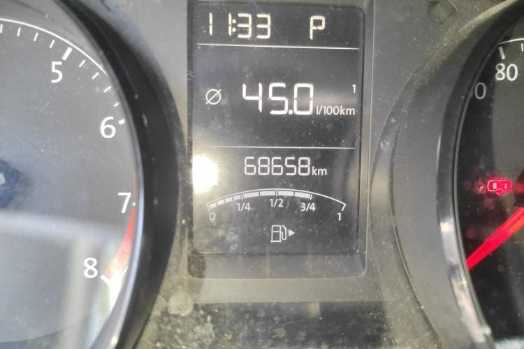 Used Volkswagen Lavida 2015 1.6L Automatic Fashion Edition Odometer Close Up