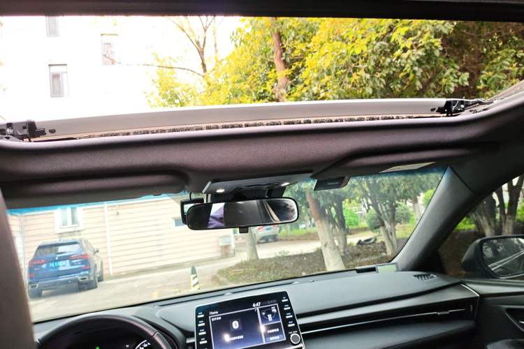 Used Toyota Avalon 2019 Dual-Engine 2.5L Luxury Edition China VI Standard Headliner