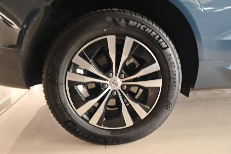 Used Volvo XC60 2025 B5 4x4 Smart Luxury Edition