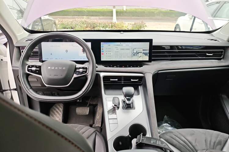 Used Roewe D5X DMH 2024 135 Tech Edition
