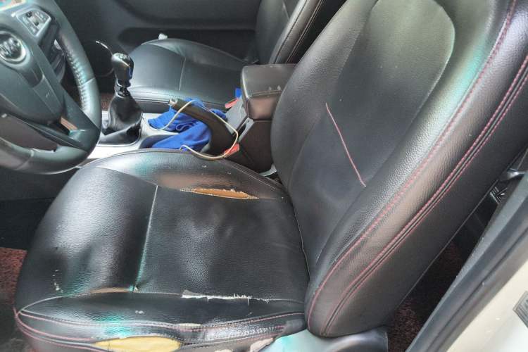 Used JAC Group T6 2015 2.8T Diesel Flagship Long-Wheelbase HFC4DA1-2C