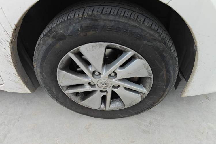 Used Toyota Corolla 2014 1.6L CVT GL Right Front Wheel Hub
