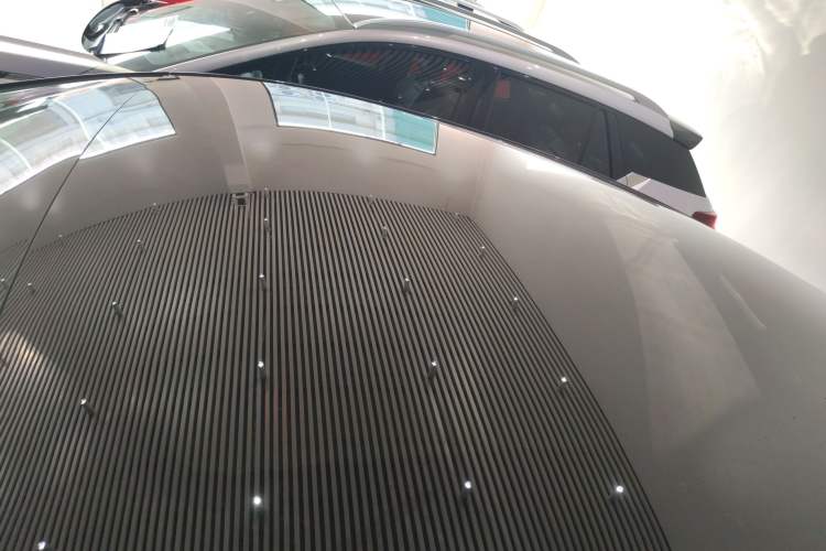 Used Rising R7 2023 Rear-Drive Screen King Edition