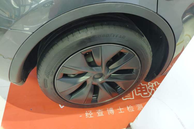 Used Tesla Model Y 2023 Rear-Wheel-Drive Version Right Rear Wheel Hub