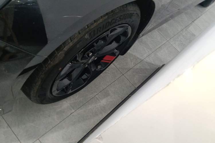 Used Chevrolet Malibu XL 2020 Redline 550T Automatic Sport Edition Left Front Wheel Hub