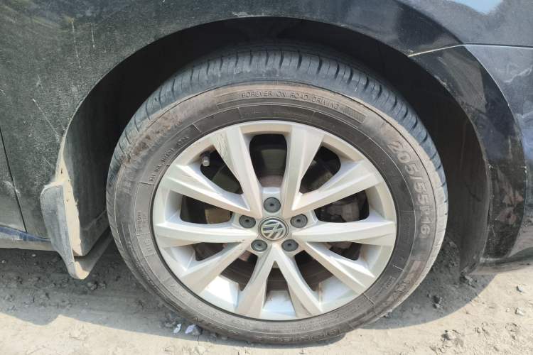 Used Volkswagen Lavida 2015 1.6L Manual Comfort Edition Right Front Wheel Hub