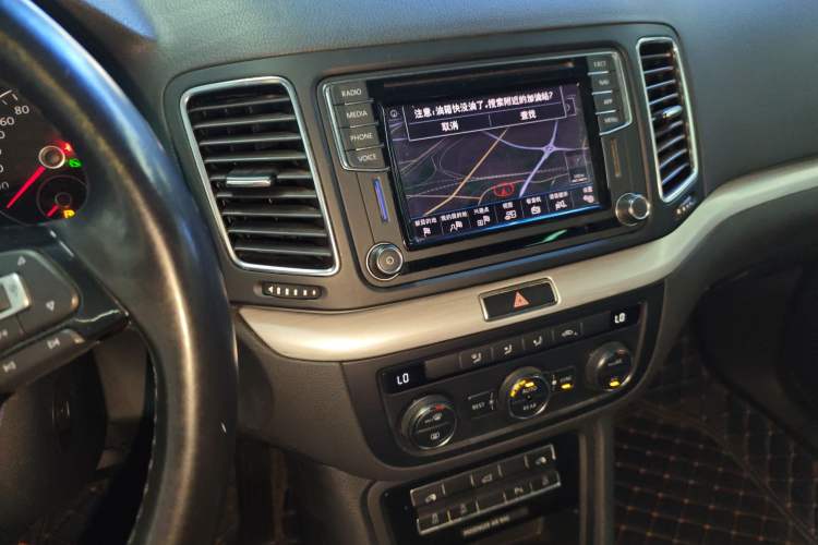 Used Volkswagen Sharan 2018 Revised Version 380TSI Comfort Edition 7-Seater Audio And AC Panel