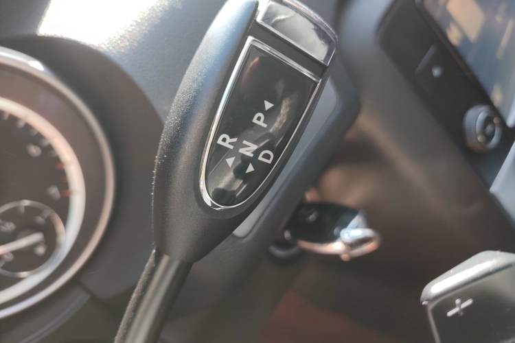 Used Mercedes-Benz R-Class 2014 R 320 4MATIC Business Model