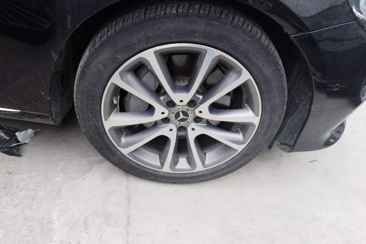 Used Mercedes-Benz E-Class 2019 E 300 L Luxury Model Right Front Wheel Hub